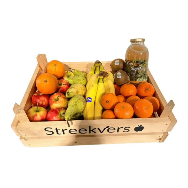 Hoge kist fruitkratten inbetween fruit met appelsap