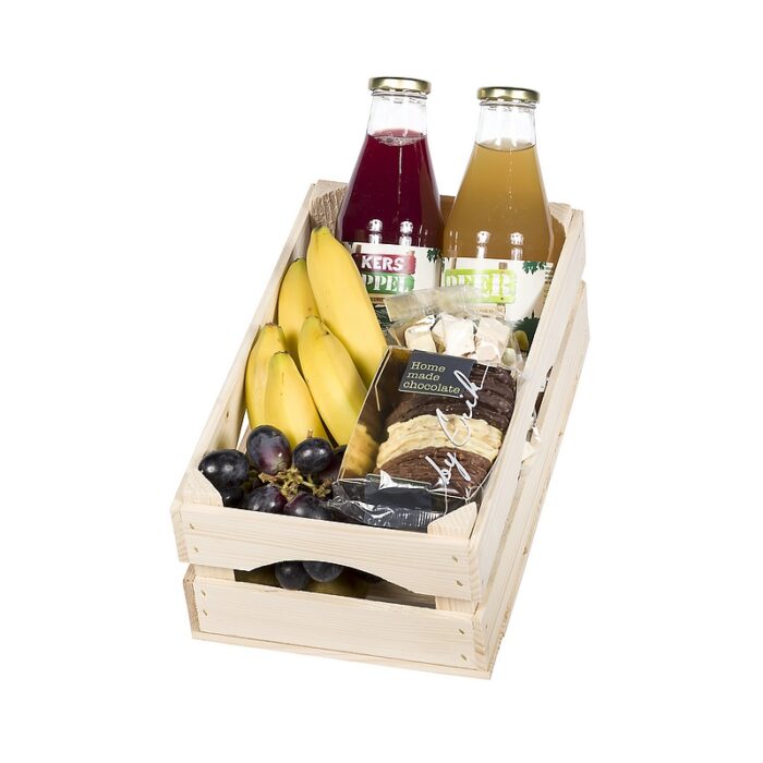 fruitmand cadeau met chocolade en vers fruit in houten kist